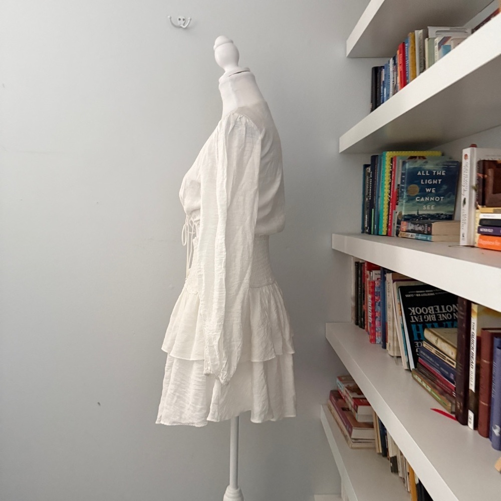 Indikah cutout long sleeved smocked and tiered mini dress medium - Picture 4 of 11